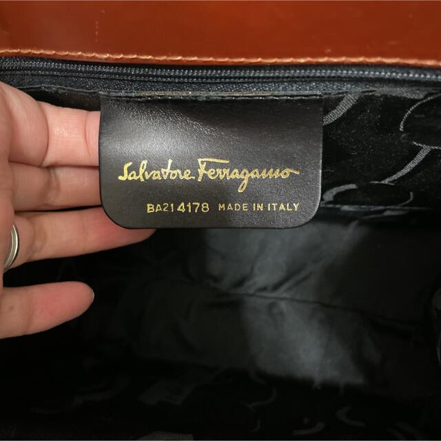 Salvatore Ferragamo(サルヴァトーレフェラガモ)のSalvatore Ferragamoフェラガモレザー2wayショルダーバッグ レディースのバッグ(ハンドバッグ)の商品写真