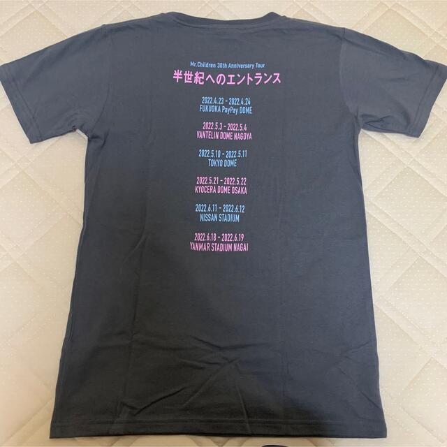 Mr.Children(ミスターチルドレン)のMr.Children 半世紀へのエントランス Tシャツ チャコールグレー レディースのトップス(Tシャツ(半袖/袖なし))の商品写真