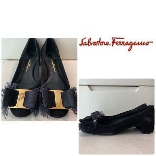 サルヴァトーレフェラガモ(Salvatore Ferragamo)のフェラガモ　ブラックスエード　ヴァラ　パンプス(ハイヒール/パンプス)