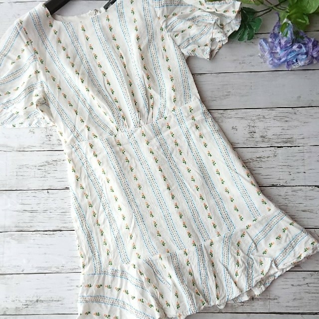 格安人気 forever21ミニワンピース forever21 花柄ミニワンピース