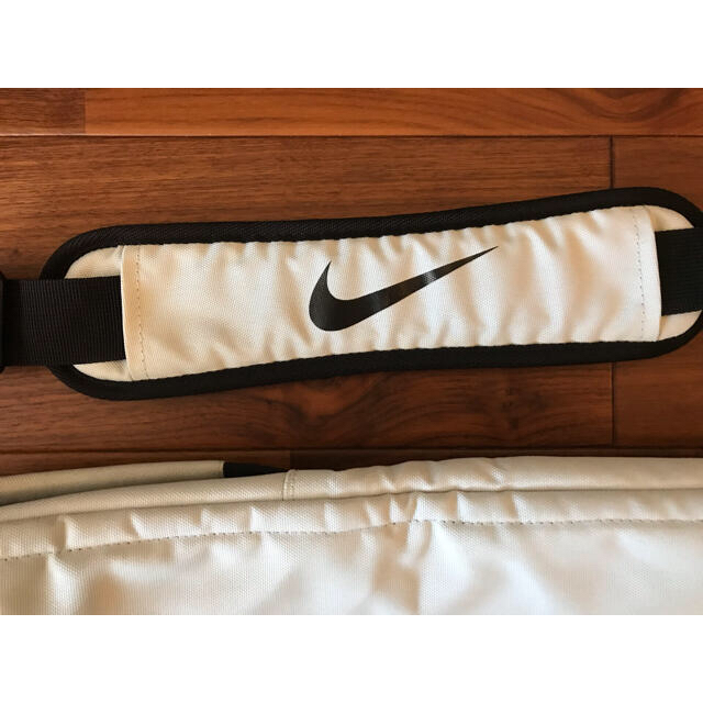 NIKE(ナイキ)のNike Golf 練習用バッグ　白×黒 スポーツ/アウトドアのゴルフ(バッグ)の商品写真