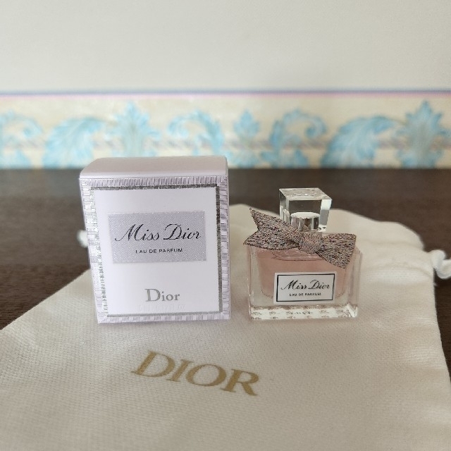 Dior(ディオール)の【FR04】新品未使用Diorミスディオール　オードゥパルファン　香水ミニボトル コスメ/美容の香水(香水(女性用))の商品写真