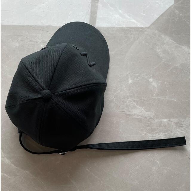 N°21(ヌメロヴェントゥーノ)のN°21 ヌメロヴェントゥーノ  ユニセックス　刺繍ロゴ キャップ　黒ロゴ メンズの帽子(キャップ)の商品写真