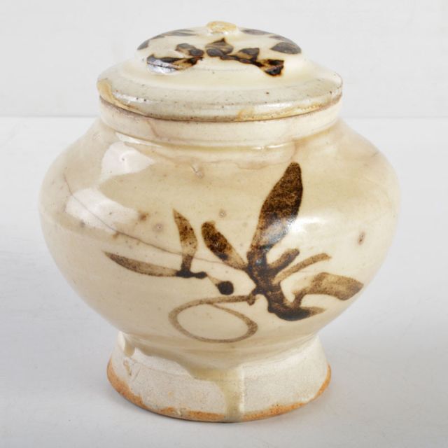 中国 宋 磁州窯 鉄絵 草文 蓋壷 時代箱付 M R4797 中国 宋 磁州窯 鉄絵 草文 蓋壷 時代箱付 M R4797