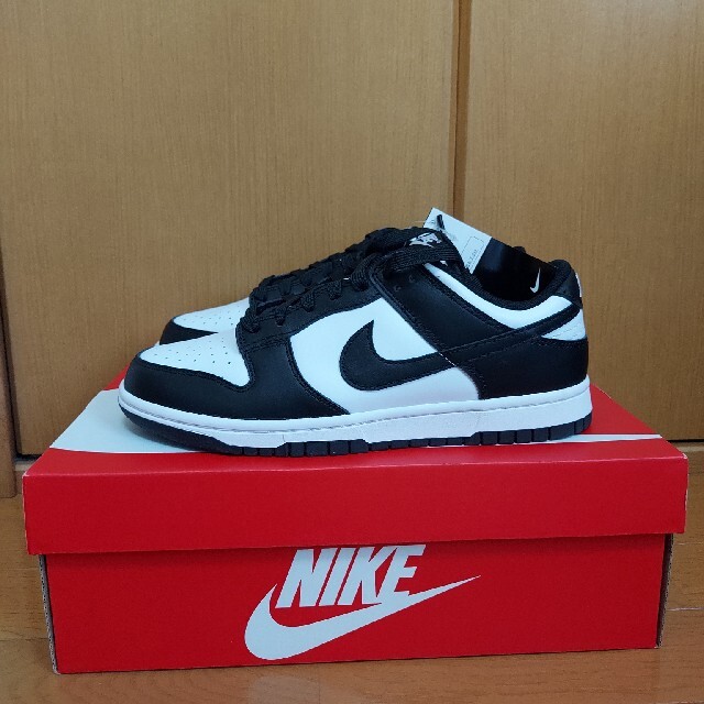 26NIKE DUNK LOW RETRO パンダBLACKWHITE靴/シューズ