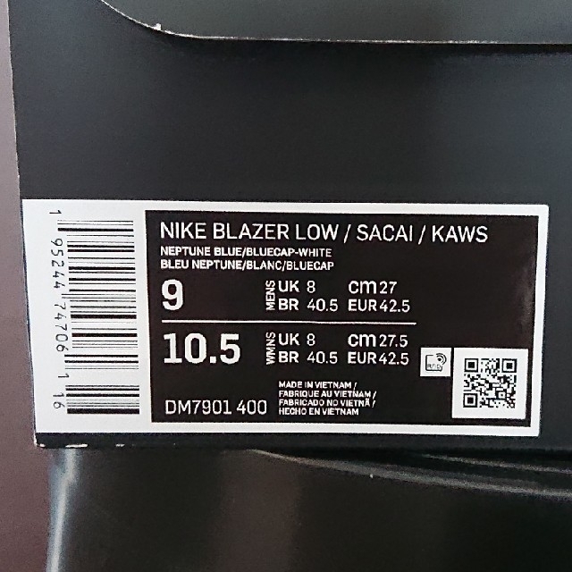 NIKE(ナイキ)のNIKE SACAI KAWS BLAZER LOW US9 メンズの靴/シューズ(スニーカー)の商品写真