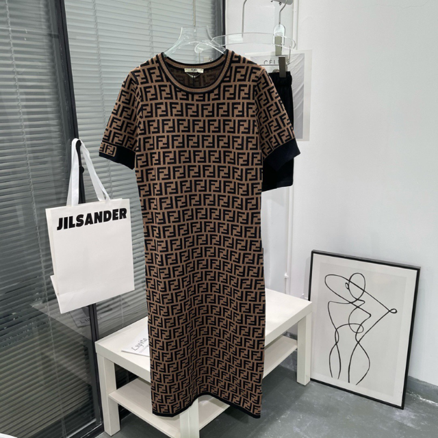 FENDI - FENDIニットワンピース半袖 美品の通販 by H