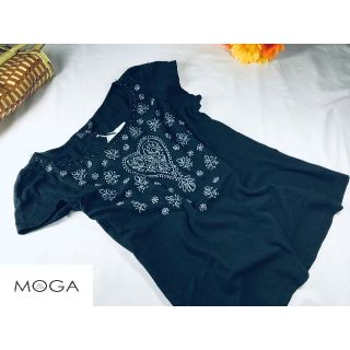 モガ(MOGA)のMOGA  新品タグあり定価1.4万一枚で映える刺繍プルオーバー(カットソー(半袖/袖なし))