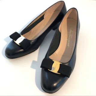 サルヴァトーレフェラガモ(Salvatore Ferragamo)のSalvatore Ferragamo ヴァラ リボン サイズ7 1/2 C (ハイヒール/パンプス)