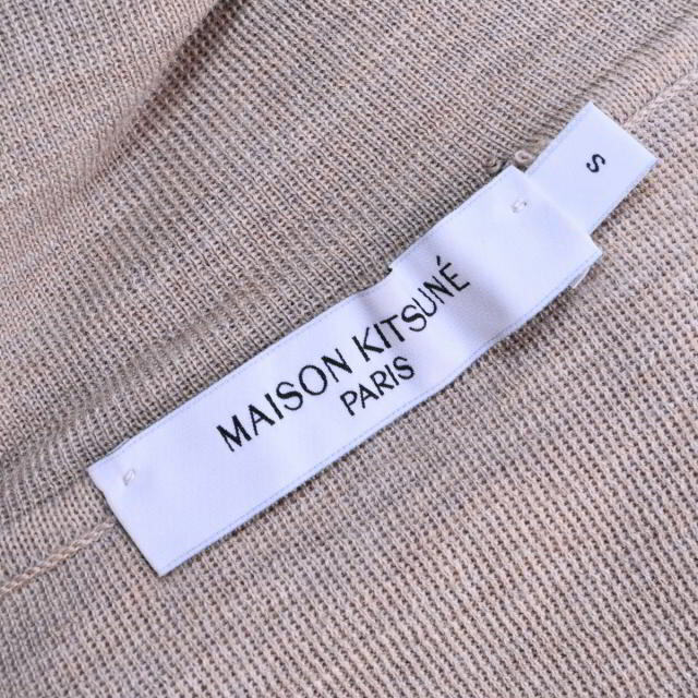 MAISON KITSUNE'(メゾンキツネ)のMAISON KITSUNE ワッペン ウール タートルネック ニット レディースのトップス(ニット/セーター)の商品写真