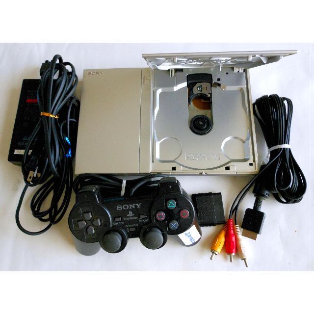 PS2 SCPH-75000シルバー　本体と付属品 エンタメ/ホビーのゲームソフト/ゲーム機本体(家庭用ゲーム機本体)の商品写真