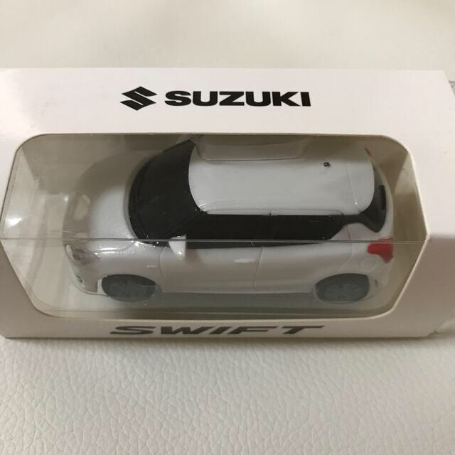 スズキ(スズキ)のSWIFT  SUZUKI ミニカー エンタメ/ホビーのおもちゃ/ぬいぐるみ(ミニカー)の商品写真