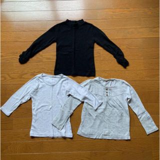 ユニクロ(UNIQLO)の120サイズ　長袖　七部シャツ3枚セット　ユニクロ綿100%黒ブラック灰色グレイ(Tシャツ/カットソー)