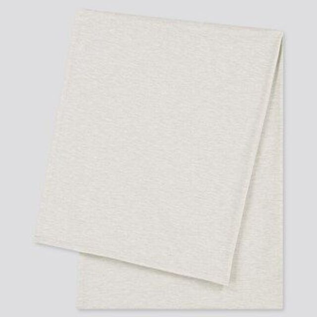 UNIQLO(ユニクロ)のtomon様専用♡ユニクロエアリズムUVカットストール02ライトグレー新品タグ付 レディースのファッション小物(ストール/パシュミナ)の商品写真