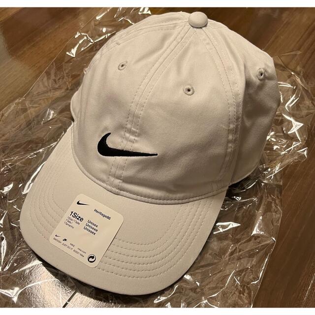 NIKE(ナイキ)のNIKE ゴルフキャップ　白　新品未使用 メンズの帽子(キャップ)の商品写真