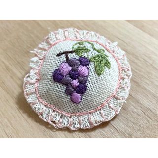 刺繍ブローチ  ぶどう(ブローチ/コサージュ)