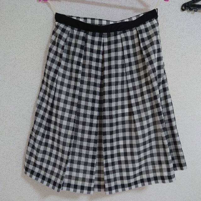 CLEAR IMPRESSION(クリアインプレッション)のクリアインプレッション ギンガムチェック スカート サイズ2 膝丈 黒 白　春 レディースのスカート(ひざ丈スカート)の商品写真