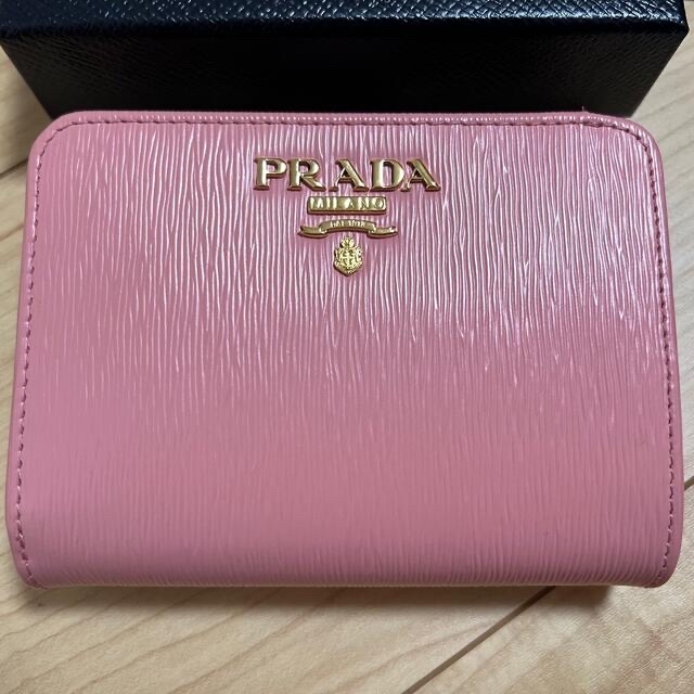 PRADA プラダ　折り財布　送料無料　美