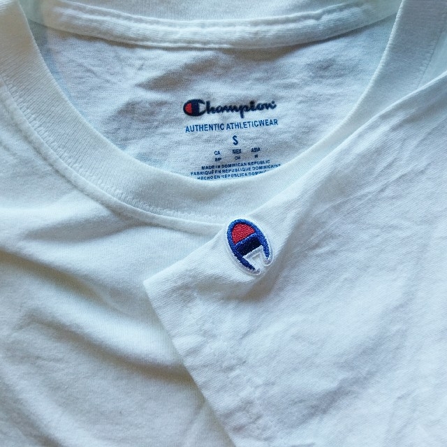 Champion(チャンピオン)の◤値下げ◢Champion白Ｔシャツ▽シンプル　Sサイズ　ロゴワッペン メンズのトップス(Tシャツ/カットソー(半袖/袖なし))の商品写真
