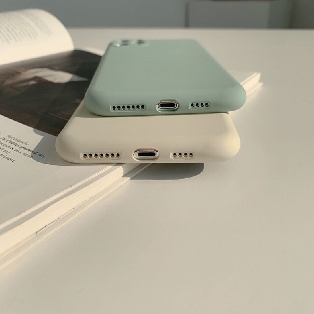 くすみカラー　iPhoneケース　iPhone13ケース　他の機種も対応可　白 スマホ/家電/カメラのスマホアクセサリー(iPhoneケース)の商品写真