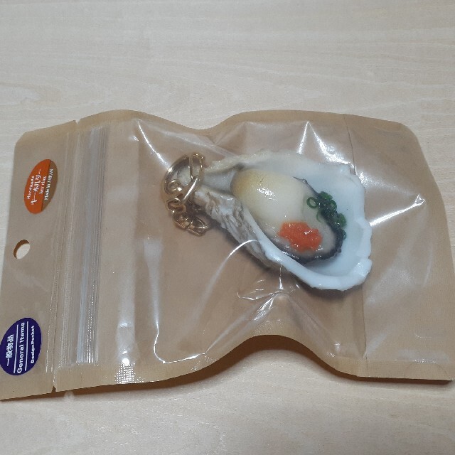 【食品サンプル】牡蠣　殻つき　キーホルダー エンタメ/ホビーのおもちゃ/ぬいぐるみ(その他)の商品写真