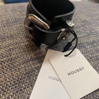 マウジー(moussy)の【未使用】moussy 牛革　バングル　ブレスレット　ブラック(ブレスレット/バングル)