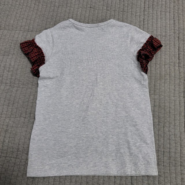 familiar(ファミリア)の美品♡ファミリア 120 赤チェック フリル グレー Tシャツ トップス キッズ/ベビー/マタニティのキッズ服女の子用(90cm~)(Tシャツ/カットソー)の商品写真