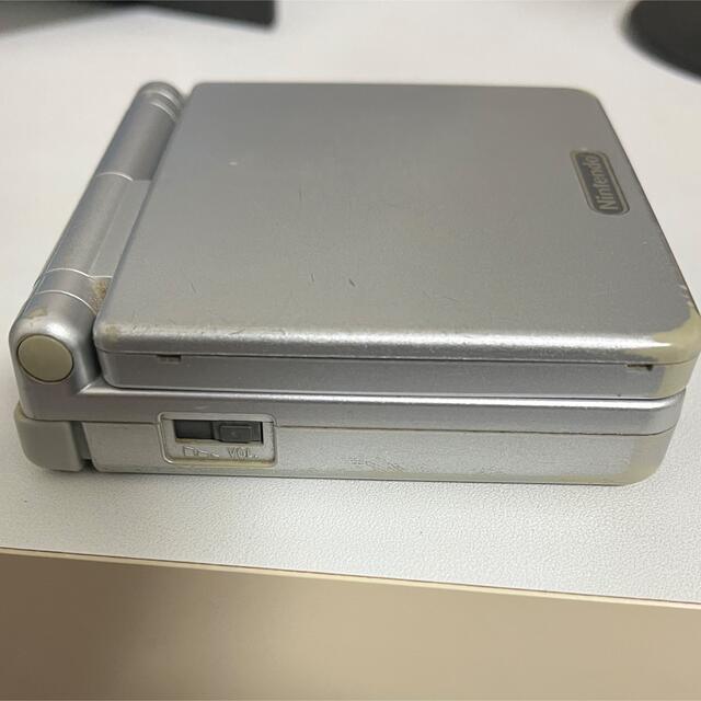 任天堂(ニンテンドウ)のGBA SP プラチナシルバー、充電器、ワイヤレスアダプタ、通信ケーブル エンタメ/ホビーのゲームソフト/ゲーム機本体(携帯用ゲーム機本体)の商品写真