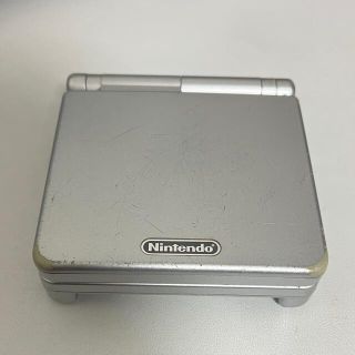 ニンテンドウ(任天堂)のGBA SP プラチナシルバー、充電器、ワイヤレスアダプタ、通信ケーブル(携帯用ゲーム機本体)