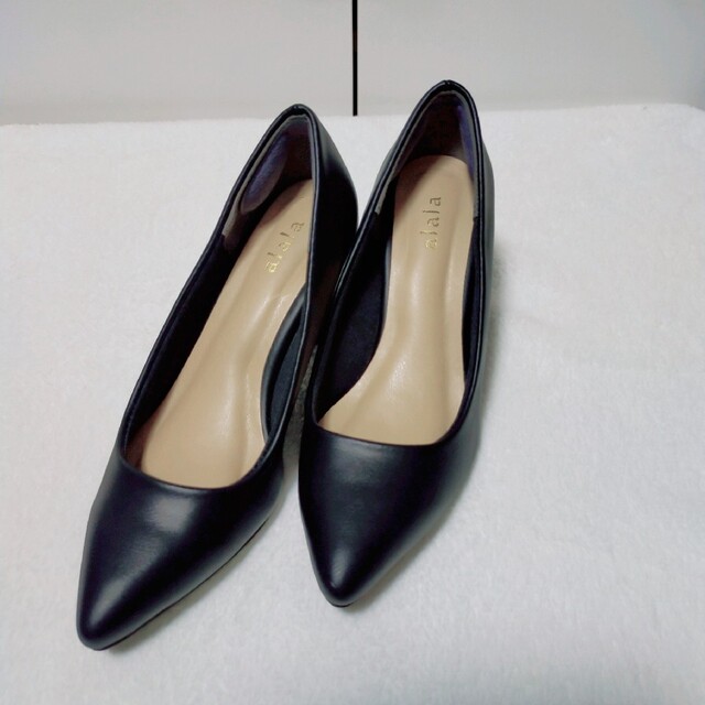 alala(アララ)のブラック パンプス 22センチ レディースの靴/シューズ(ハイヒール/パンプス)の商品写真