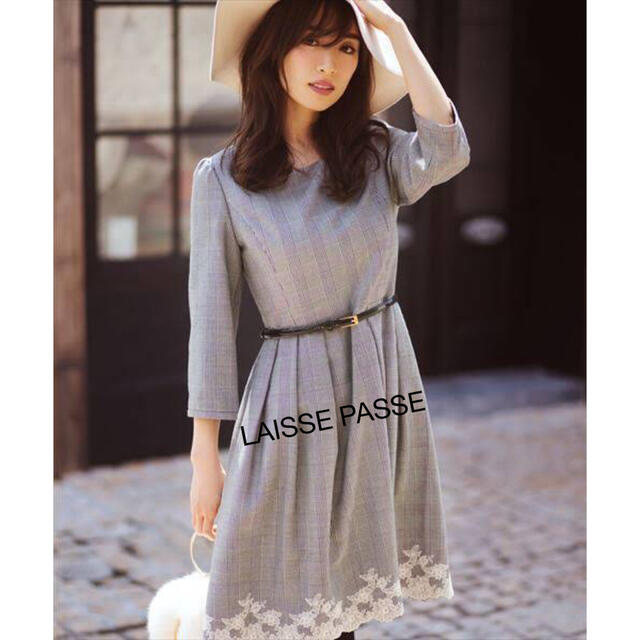 LAISSE PASSE(レッセパッセ)の♡極美品♡レッセパッセ上品ワンピース36　チェック＆花刺繍 レディースのワンピース(ひざ丈ワンピース)の商品写真