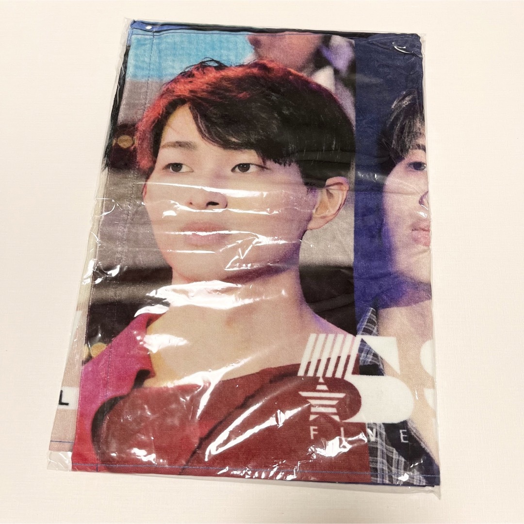 SHINee(シャイニー)のSHINee 2017 FIVE タオル 新品 未開封 エンタメ/ホビーのタレントグッズ(アイドルグッズ)の商品写真