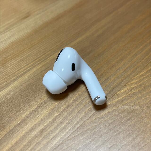 Apple(アップル)のApple AirPodsPro右耳 スマホ/家電/カメラのオーディオ機器(ヘッドフォン/イヤフォン)の商品写真