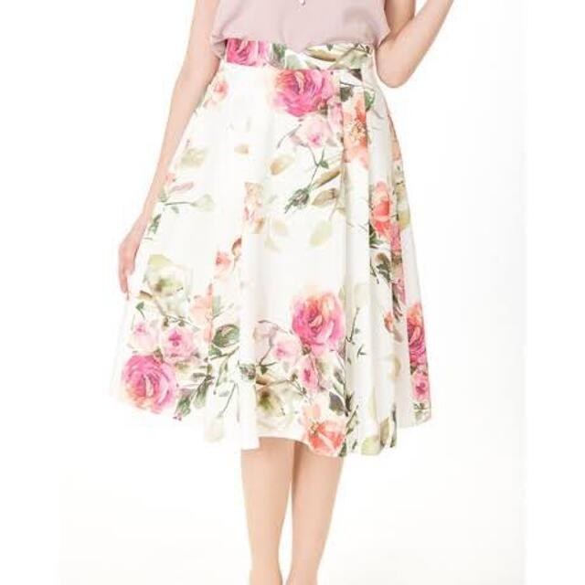 PATTERN fiona(パターンフィオナ)の花柄タックミディスカート レディースのスカート(ひざ丈スカート)の商品写真
