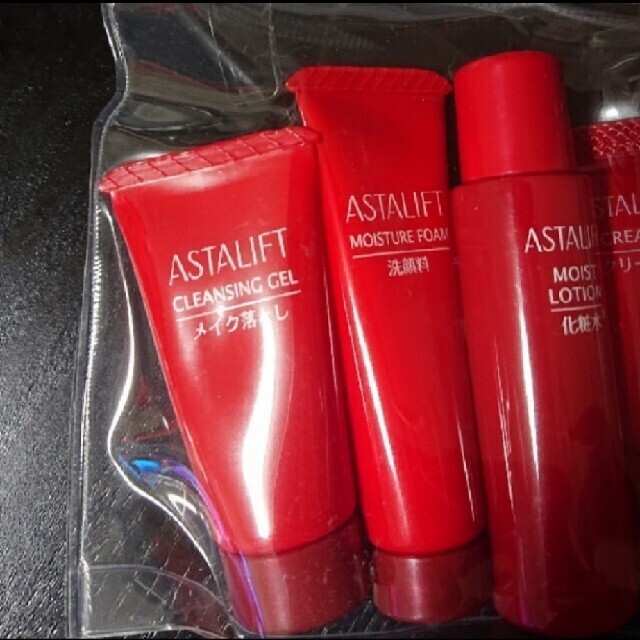 ASTALIFT(アスタリフト)のアスタリフト☆スキンケアセット コスメ/美容のスキンケア/基礎化粧品(化粧水/ローション)の商品写真