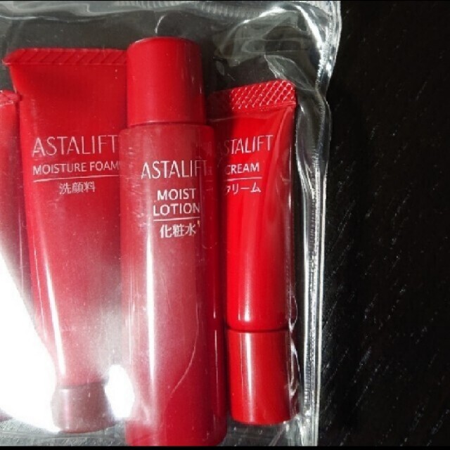 ASTALIFT(アスタリフト)のアスタリフト☆スキンケアセット コスメ/美容のスキンケア/基礎化粧品(化粧水/ローション)の商品写真