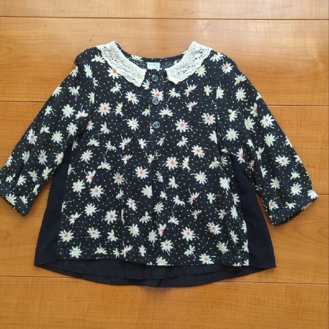 hakka baby(ハッカベビー)のハッカベビー　小花柄カットソー　トップス　90cm キッズ/ベビー/マタニティのキッズ服女の子用(90cm~)(Tシャツ/カットソー)の商品写真