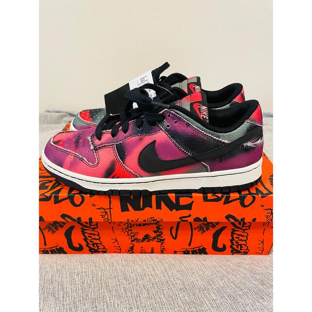 NIKE(ナイキ)のNike Dunk Low Graffiti  Pink Black ダンクロー メンズの靴/シューズ(スニーカー)の商品写真