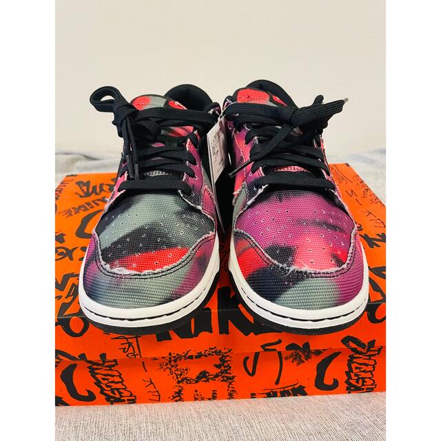 NIKE(ナイキ)のNike Dunk Low Graffiti  Pink Black ダンクロー メンズの靴/シューズ(スニーカー)の商品写真