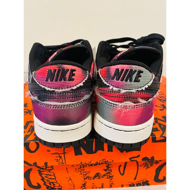 NIKE(ナイキ)のNike Dunk Low Graffiti  Pink Black ダンクロー メンズの靴/シューズ(スニーカー)の商品写真