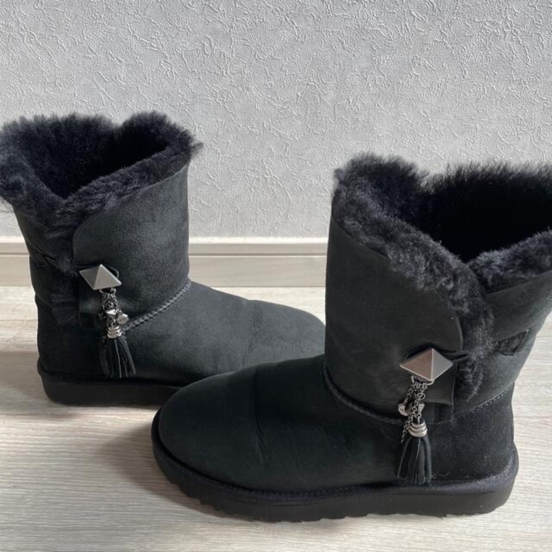 最終値下!UGG チャーム付 ムートンブーツ | フリマアプリ ラクマ