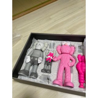 メディコムトイ(MEDICOM TOY)のKAWS FAMILY GREY(その他)