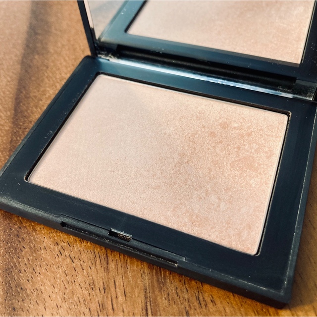 NARS(ナーズ)のNARS ナーズ　ハイライティングパウダー　5220 コスメ/美容のベースメイク/化粧品(フェイスカラー)の商品写真