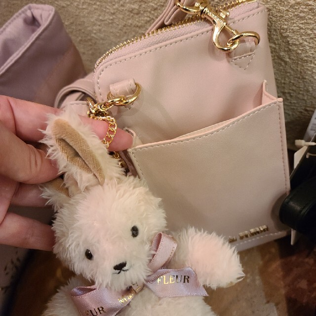 【えり♡様ご専用】【ルミネ新宿限定】新品♡スマホポシェット♡メゾンドフルール