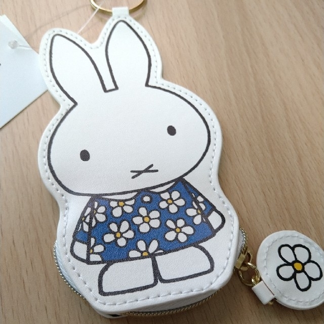 しまむら(シマムラ)のmiffy コインケース 花柄ドレス 未使用品 レディースのファッション小物(コインケース)の商品写真
