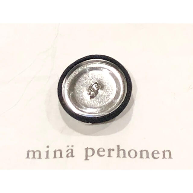 mina perhonen(ミナペルホネン)の【該当者さま専用ページにつきご入札不可となります！】bobbin くるみボタン ハンドメイドのアクセサリー(ヘアアクセサリー)の商品写真