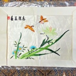 中国蘇州　刺繍絵　スズメと花２種　絹糸や絹地が美しく光ります。額縁は付きません。(絵画/タペストリー)