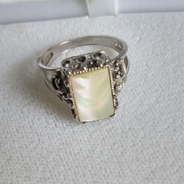 白蝶貝のリング（フリーサイズ）　イヤリング レディースのアクセサリー(リング(指輪))の商品写真