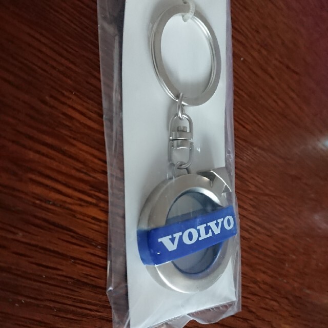 Volvo(ボルボ)の【しかせんべい様専用】  VOLVOキーホルダー 非売品 自動車/バイクの自動車(車外アクセサリ)の商品写真