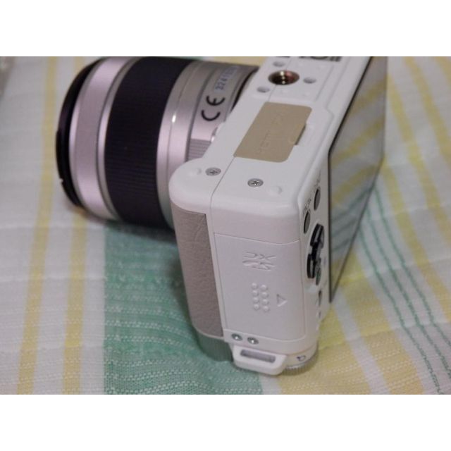 PENTAX(ペンタックス)の❤️８０ショット❤️新品級❤️PENTAX Q レンズキット★ホワイト スマホ/家電/カメラのカメラ(デジタル一眼)の商品写真